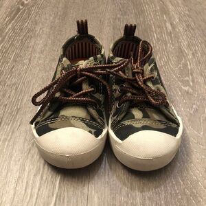 OshKosh B’gosh Baby‎ Multi Camo Color Sneakers